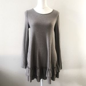 Easel Mushroom Ruffle-Hem Tunic